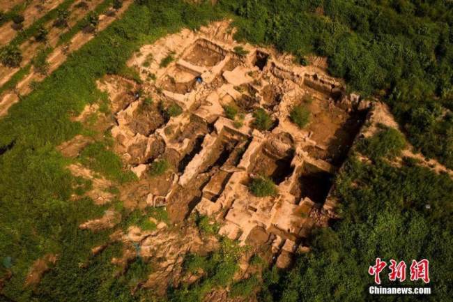 Αεροφωτογραφία που τραβήχτηκε στις 9 Αυγούστου δείχνει τα ερείπια του Γκουανζουάνγκ στην περιοχή Σινγκγιάνγκ του Τζενγκζόου, στην επαρχία Χενάν, την καρδιά της Κίνας. (Φωτογραφία/ VCG)