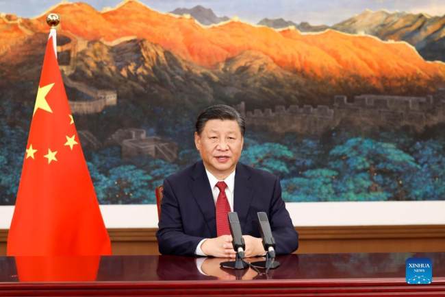Ο Πρόεδρος της Κίνας Σι Τζινπίνγκ, επίσης Γενικός Γραμματέας της Κεντρικής Επιτροπής του Κομμουνιστικού Κόμματος της Κίνας και Πρόεδρος της Κεντρικής Στρατιωτικής Επιτροπής, ενώ παραδίδει ομιλία μέσω βίντεο στην τελετή έναρξης του Φόρουμ Zhongguancun του 2021 στις 24 Σεπτεμβρίου 2021. (φωτογραφία / Xinhua)