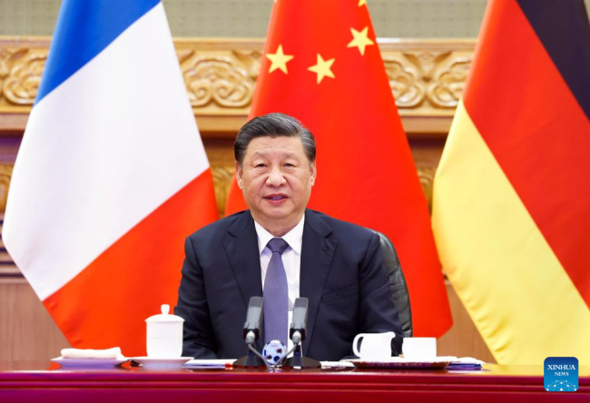 Ο Κινέζος Πρόεδρος Σι Τζινπίνγκ παρευρίσκεται σε τηλεδιάσκεψη με τον Γάλλο Πρόεδρο Εμανουέλ Μακρόν και τον Γερμανό Καγκελάριο Όλαφ Σολτς στο Πεκίνο, πρωτεύουσα της Κίνας, 8 Μαρτίου 2022. (φωτογραφία/Xinhua)
