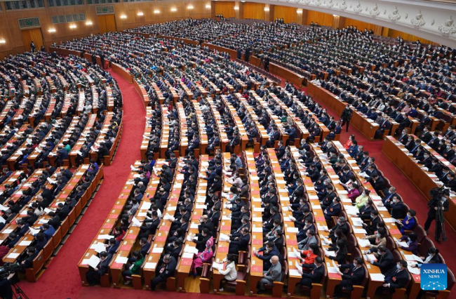 Η τελική συνεδρίαση της 5ης συνόδου του 13ου Εθνικού Λαϊκού Συνεδρίου (NPC) πραγματοποιείται στη Μεγάλη Αίθουσα του Λαού στο Πεκίνο, πρωτεύουσα της Κίνας, στις 11 Μαρτίου 2022. (φωτογραφία/Xinhua)