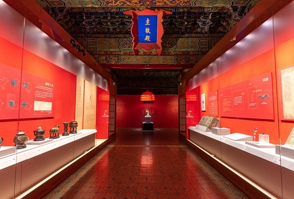 Φωτογραφία τραβηγμένη στις 16 Απριλίου 2022 δείχνει μια έκθεση για τον κινεζικό πολιτισμό που πραγματοποιήθηκε στο Μουσείο του Παλατιού στο Πεκίνο. [Φωτογραφία/Xinhua]