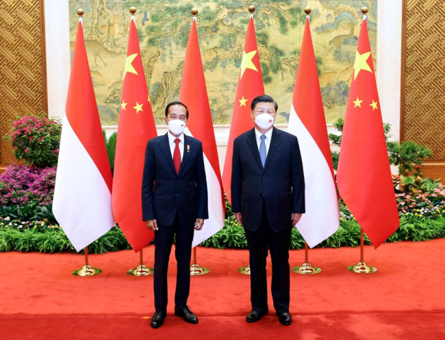 Ο Κινέζος Πρόεδρος Σι Τζινπίνγκ έχει συνομιλίες με τον Πρόεδρο της Ινδονησίας Τζόκο Ουιντόντο που επισκέπτεται την Κίνα, στο Πεκίνο, πρωτεύουσα της Κίνας, 26 Ιουλίου 2022. (φωτογραφία/Xinhua)