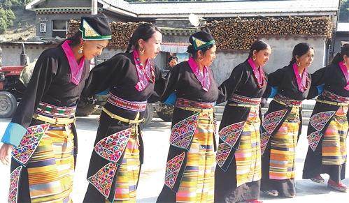 A damanok a tibeti stílusú ruhákban
