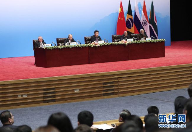 Xi Jinping participa de atividades do BRICS com demais dirigentes