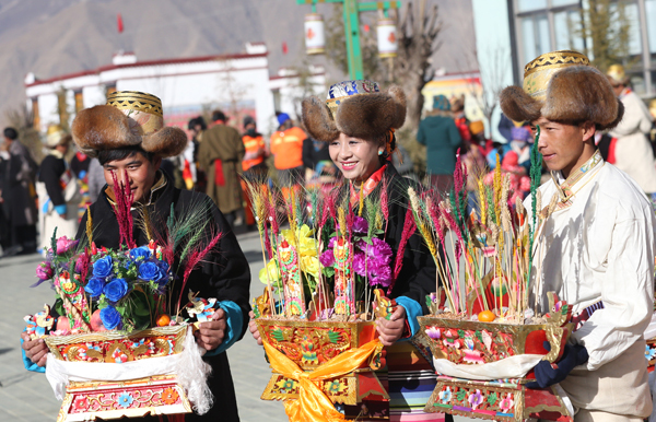 Tibetanos celebram duplo Ano Novo