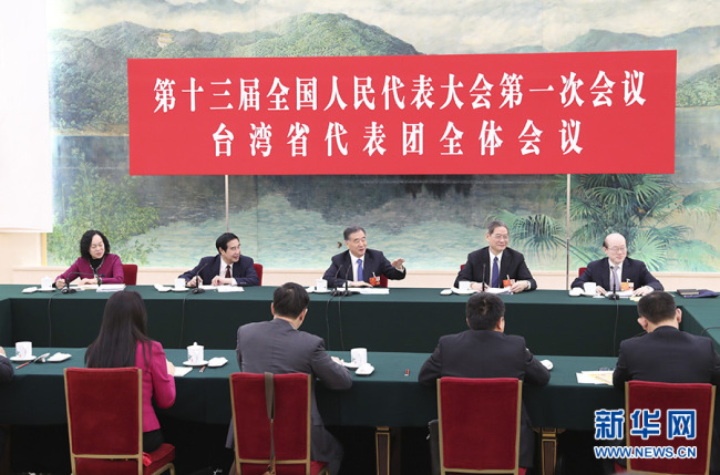 Xi Jinping e dirigentes integram deliberação dos representantes na sessão da APN