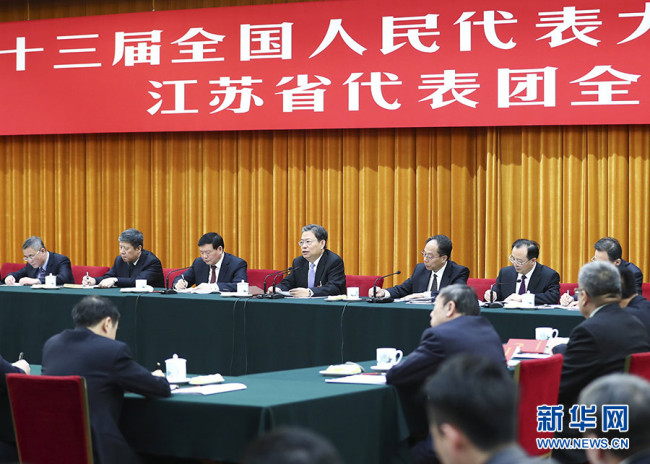 Xi Jinping e dirigentes integram deliberação dos representantes na sessão da APN