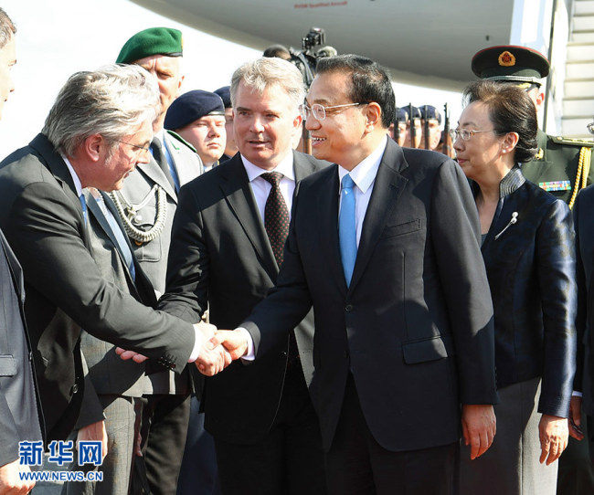 Li Keqiang desembarca em Berlin, iniciando visita à Alemanha