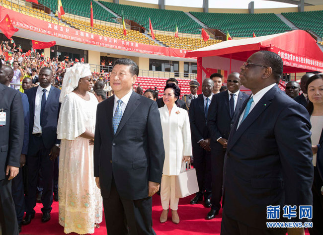 Xi Jinping participa da cerimônia de entrega do Estádio da Luta Senegalesa