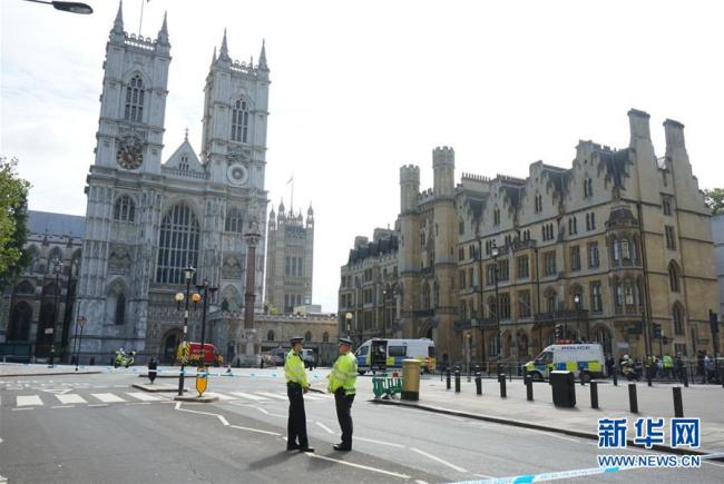 Polícia britânica classifica acidente em frente ao Parlamento como ataque terrorista