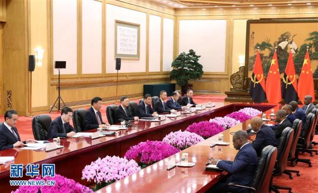 Xi Jinping reúne-se com presidente de Angola