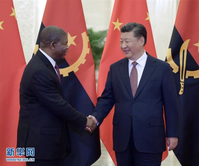 Xi Jinping reúne-se com presidente de Angola