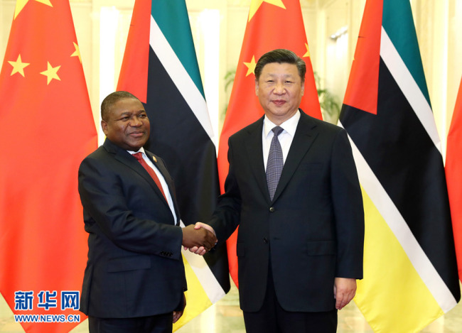 Xi Jinping encontra-se com presidente moçambicano