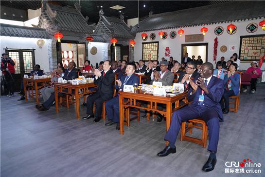 Diplomatas visitam Weinan, em Shaanxi