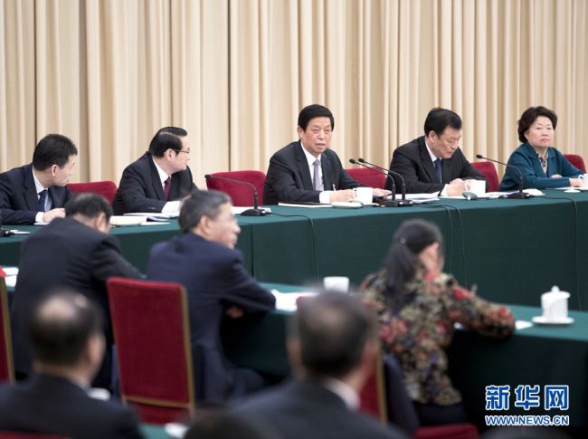 Li Zhanshu participa da deliberação dos representantes de Jiangxi na sessão da APN