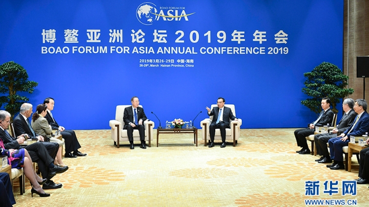 O primeiro-ministro chinês faz um discurso na sessão anual do Fórum de Boao