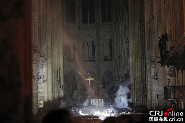 Um grande incêndio atinge a Catedral de Notre-Dame, em Paris