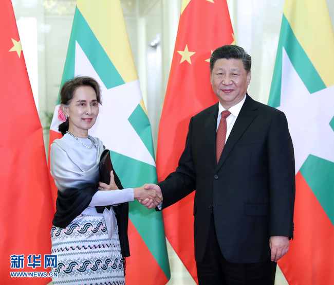 Xi Jinping se reúne com conselheira de Estado de Myanmar em Beijing