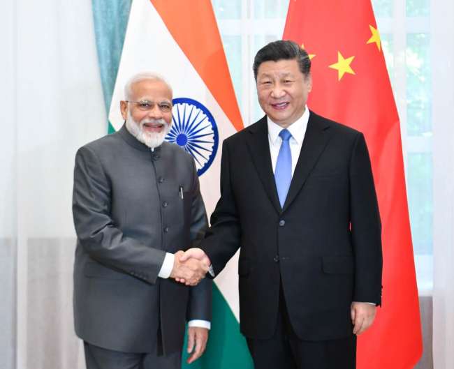 Xi Jinping encontra-se com primeiro-ministro da Índia