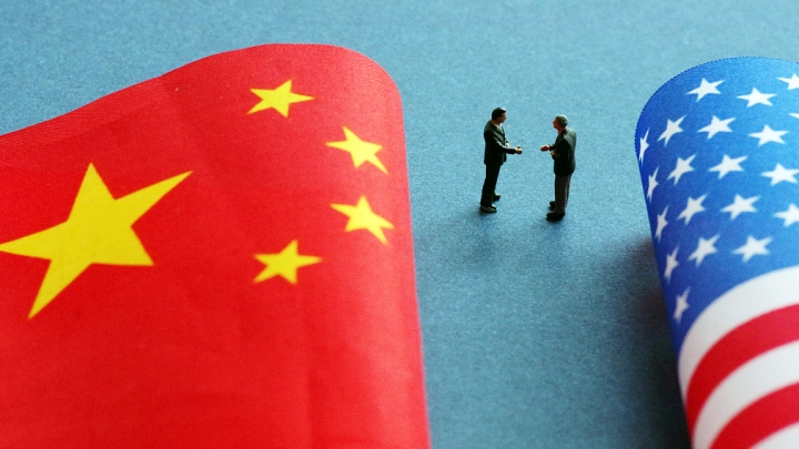 Comentário: pressão contínua à China não beneficia negociações China-EUA