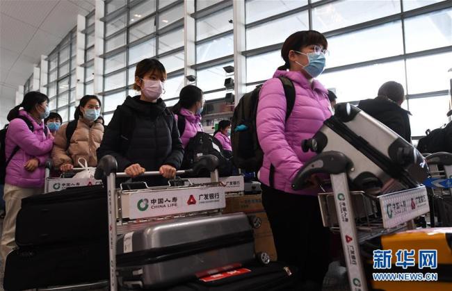 China envia mais de 20 mil médicos para ajudar no combate antivírus em Hubei