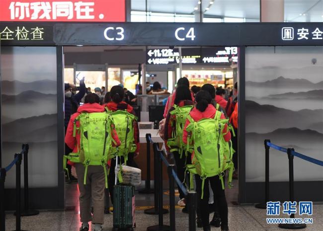 China envia mais de 20 mil médicos para ajudar no combate antivírus em Hubei