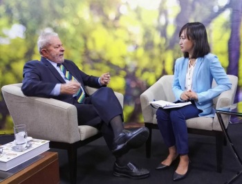 Tanli entrevista o ex-presidente Luís Inácio Lula da Silva em 2016.