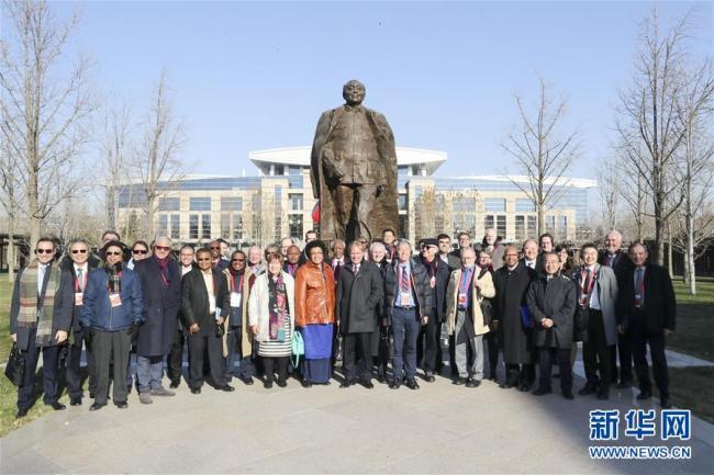 Em 1º de dezembro de 2017, personalidades políticas estrangeiras visitam a Escola Central do PCCh