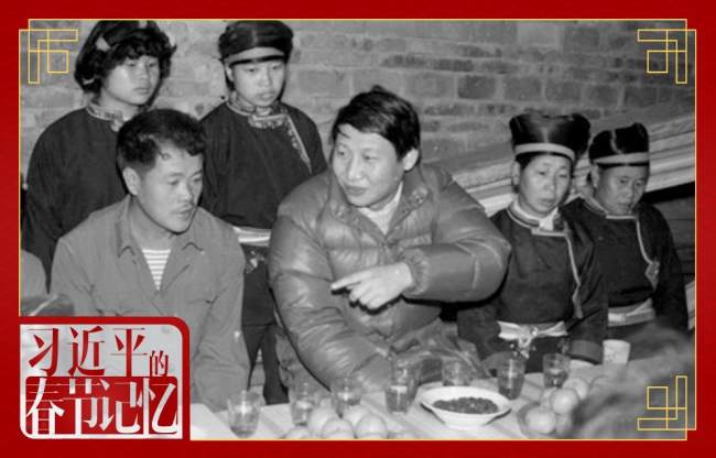 No Festival da Primavera de 1989, Xi Jinping, então secretário do Comitê do Partido Comunista da China em Ningde, província de Fujian, visitou residentes atingidos por um tufão.
