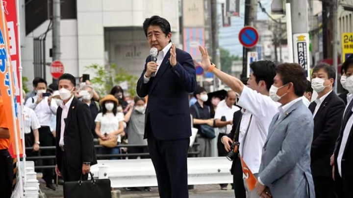 Ex-premiê japonês Shinzo Abe foi baleado durante discurso