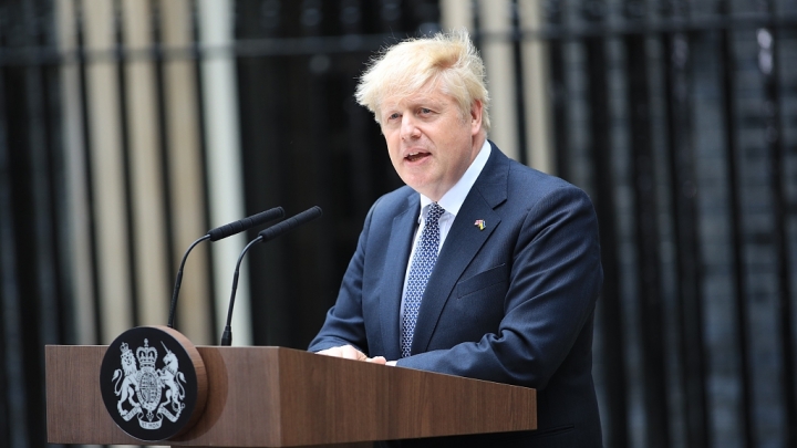 Boris Johnson permanecerá como primeiro-ministro "até que o novo líder assuma o cargo"