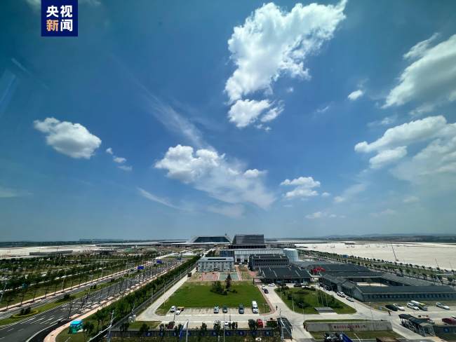 Primeiro aeroporto de hub de carga profissional da Ásia entra em operação no centro da China