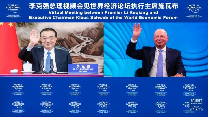 Premiê chinês se reúne com presidente do Fórum Econômico Mundial