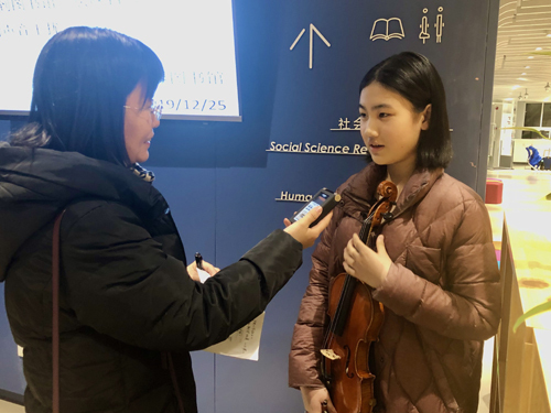 Eleva Liu Yitong, care a interpretat la vioară ,,Ciocârlia" vorbeşte pentru CMG.