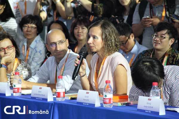 Scriitorul Mo Yan vorbind cu sinologii români despre schimbare