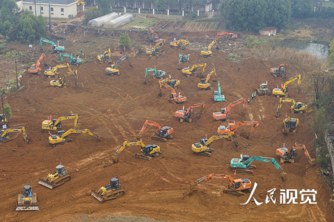 La Wuhan chinezii au construit timp de zece zile spitalul Huoshenshan cu 1.000 de paturi pentru pacienți cu COVID-19.