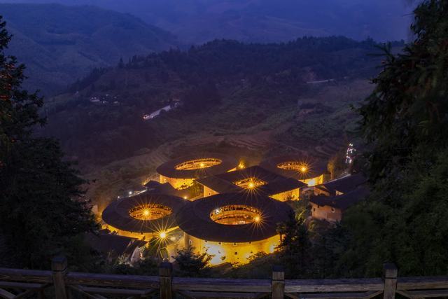 Casele Tulou, „castronul auriu” din zonele muntoase din provincia Fujian