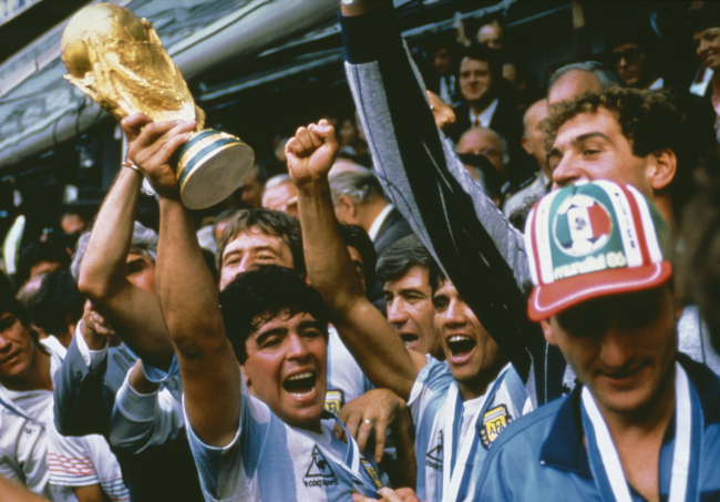 Album în memoria regelui fotbalului, Diego Armando Maradona