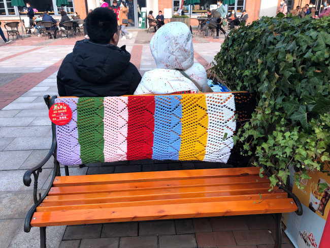Shanghai – Scaune ”îmbrăcate” în materiale tricotate