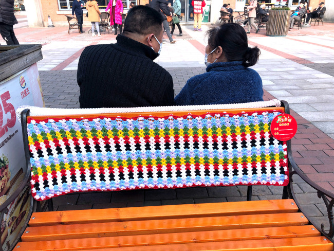 Shanghai – Scaune ”îmbrăcate” în materiale tricotate