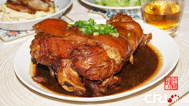 Pulpă de porc cu sos de soia (Hongshao zhouzi)