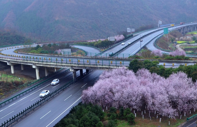 Peisaje splendide de-a lungul autostrăzilor din China