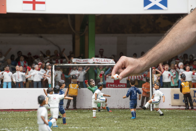 Meciul Anglia - Scoția redat cu figurine