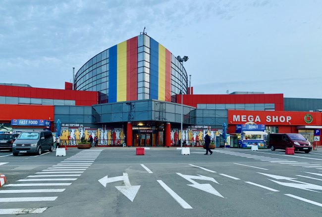 Complexul comercial „Dragonul Roșu”din București. (Foto: Fu Yongshan)