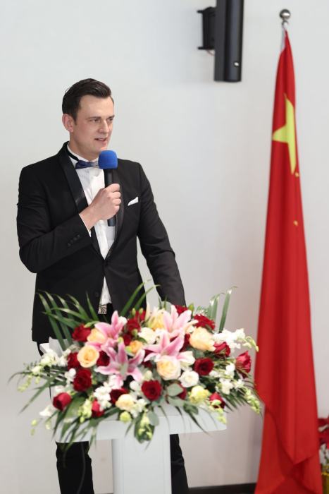 Reprezentantului șef la Shanghai al UPR BUSINESS ROMANIA, Robert Mitrofan