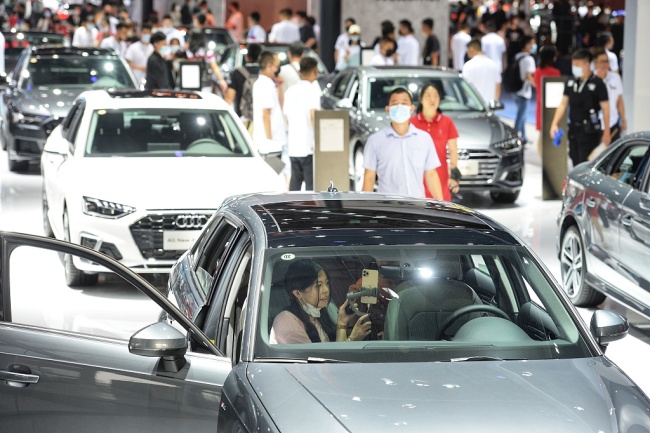 Sajam automobila u gradu Čengdu podstiče tržišno društvo