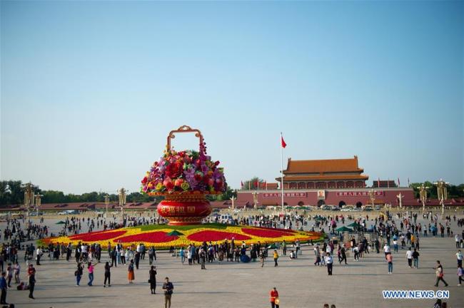 “Cvetna korpa” na trgu Tijenanmen povodom Nacionalnog dana Kine