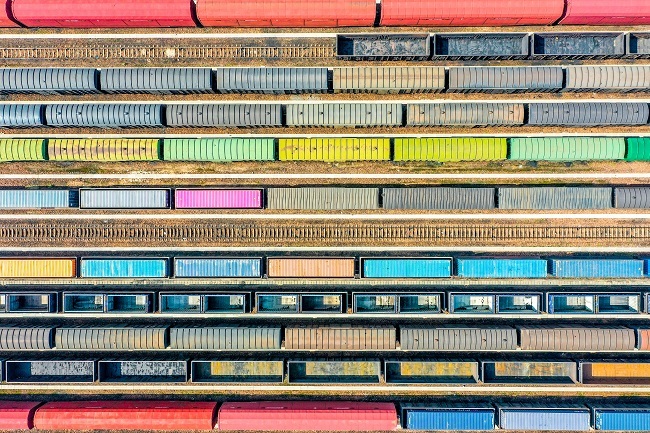 Šareni teretni vozovi kao lego kocke