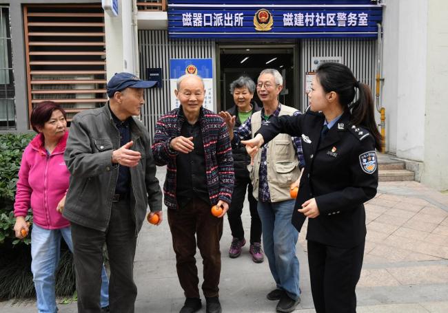 Kineska policajka naučila znakovni jezik