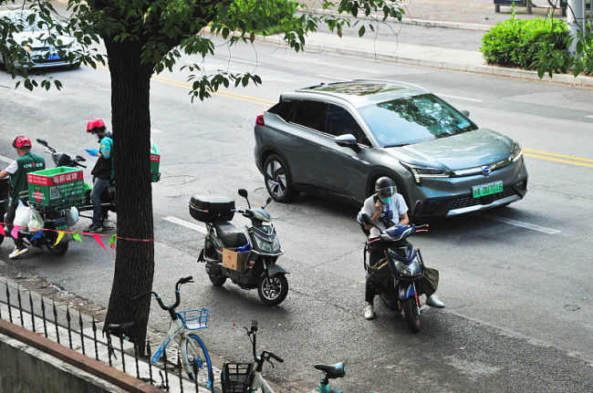 Šangaj: Život se vraća u normalu, broj vozila na putevima porastao